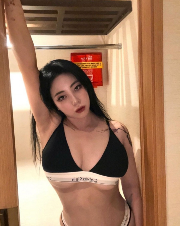 아찔한  CK 캘빈클라인 브라 팬티 레전드 육덕 언더붑