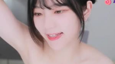 아찔한  쵸단 팔든 겨드랑이 오프솔더 가슴골 뽀얀 피부
