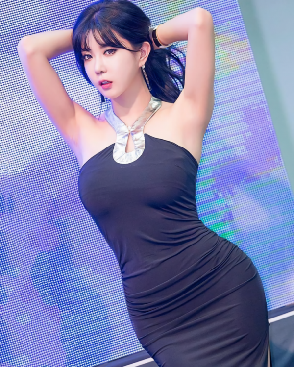 과감한  레이싱모델 허윤미 하이레그 모노키니