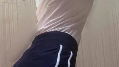입덕짤  돌핀팬츠 허벅지