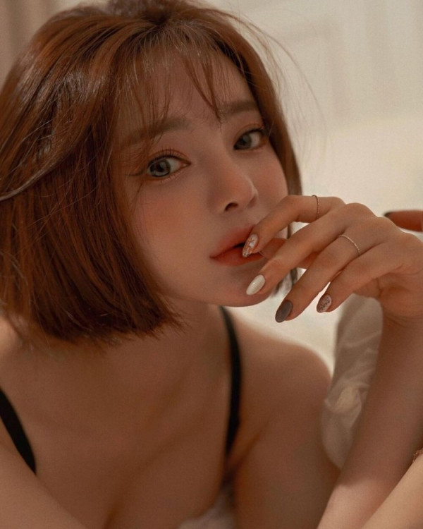 섹쉬녀  쇼핑몰 사장 겸 모델 모코밍 수영복 폴댄스 몸매