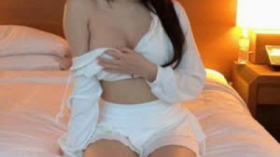 아찔한  Bj 박하악 어깨가 흘러내린 가슴골 언더붑