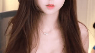 야한생각  유부녀 화정 민소매 가슴골 블랙 브라끈