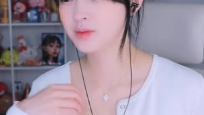 썸녀  단추 풀린 BJ 문월 가슴골 오픈