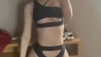 불륨쩌는  신재은 가로로 잘린 비키니 언더붑 밑가슴 골반 셀카