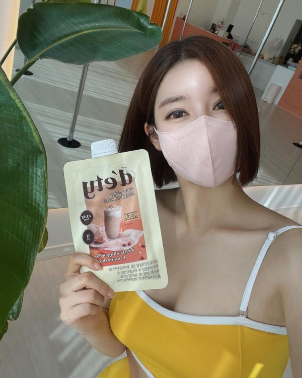 섹쉬녀  쇼핑몰 사장 겸 모델 모코밍 수영복 폴댄스 몸매
