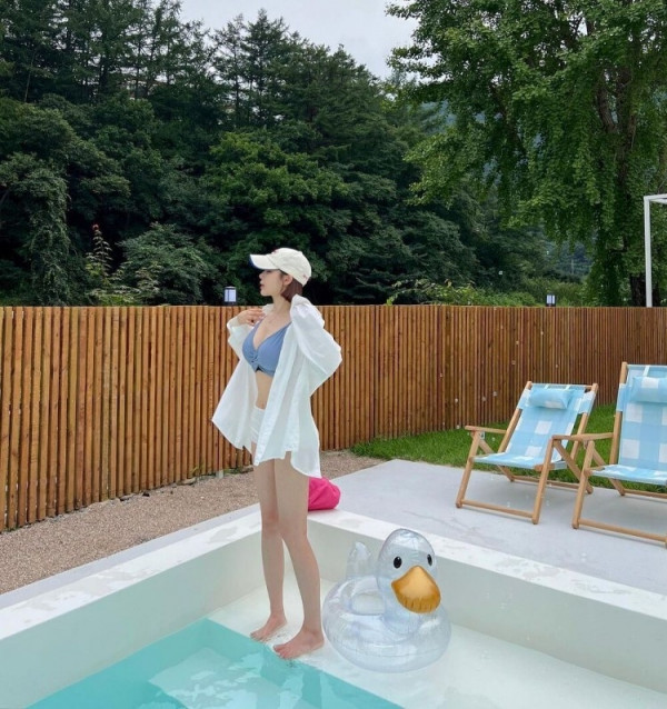 섹쉬녀  쇼핑몰 사장 겸 모델 모코밍 수영복 폴댄스 몸매