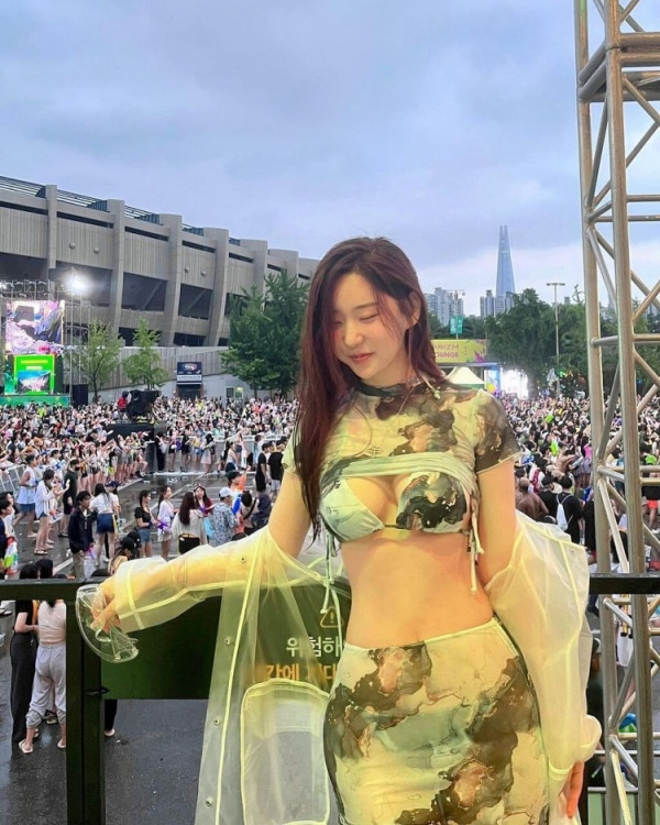 과감한  워터밤 신재은 젖은 비키니 몸매