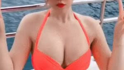 오지는 bj 이슬이 흰 끈나시 형광 비키니 가슴골
