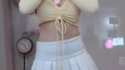 딸녀의드립 BJ 지나 노란 크롭탑 흰 핫팬츠, 흰 테니스치마