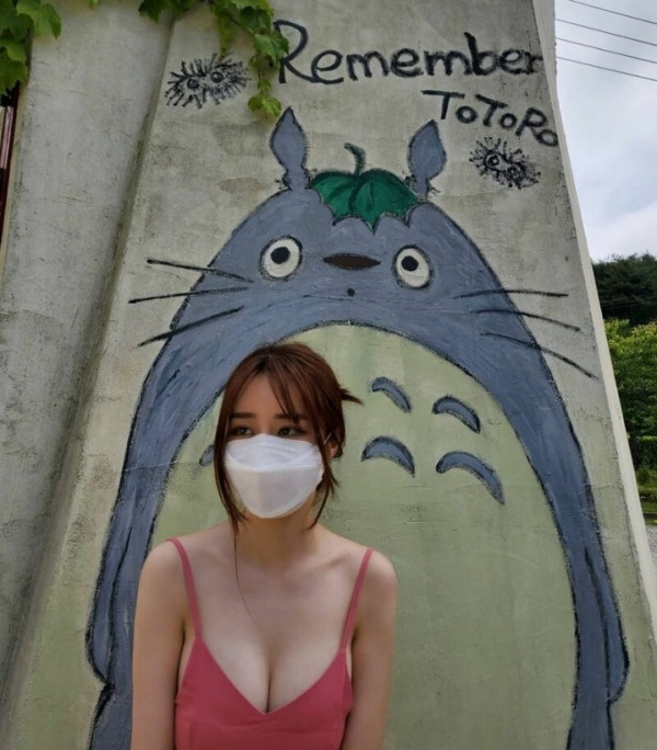 어익후  고기 구워주는 누나 브이록 미시룩 가슴골