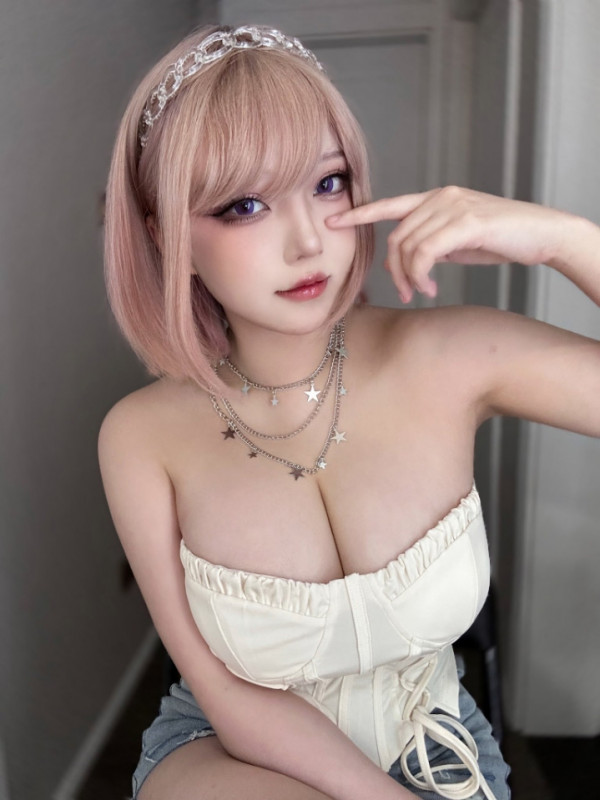 야한사진   코스프레에 진심인 여자 Takomayuyi 묵직한 가슴골