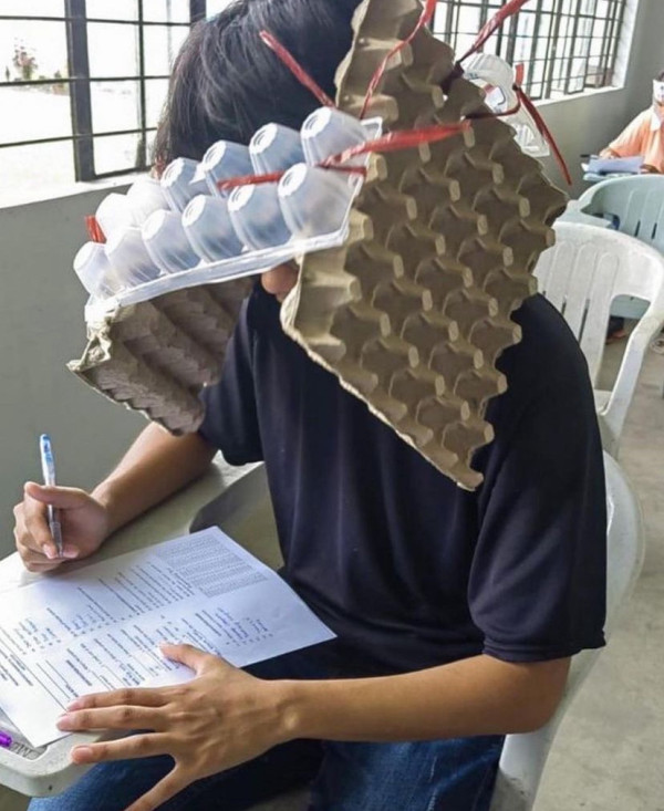 클릭주의 어느 필리핀 대학에서 컨닝방지모자를 준비해오라....jpg
