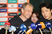 '아시안컵 4강 탈락' 축구 대표팀 귀국…3월 월드컵 예선 준비