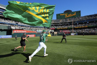 MLB 오클랜드, 57년 역사 뒤로하는 고별전에서 승리