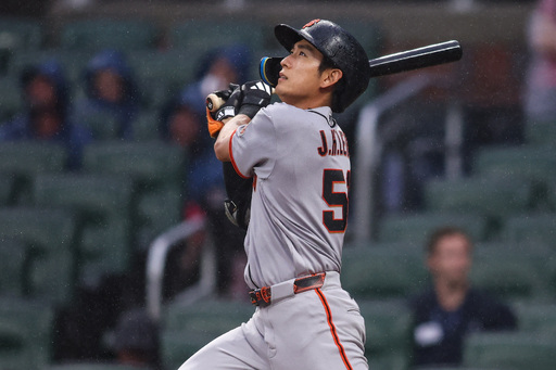 Jun 16, 2026; Atlanta, Georgia, USA; San Francisco Giants right fielder Jung Hoo Lee (51) drives in a run on a sacrifice fly against the Atlanta Braves in the first inning at Truist Park. Mandatory Credit: Brett Davis-Imagn Images/2026-06-17 11:36:36/ <저작권자 ⓒ 1980-2026 ㈜연합뉴스. 무단 전재 재배포 금지, AI 학습 및 활용 금지>
